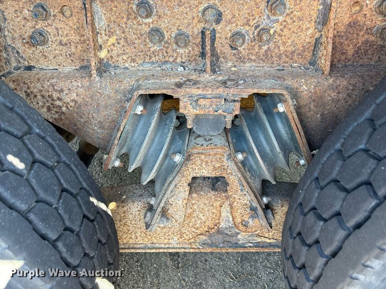 image for item EC4358 2001 International 2674 crane truck