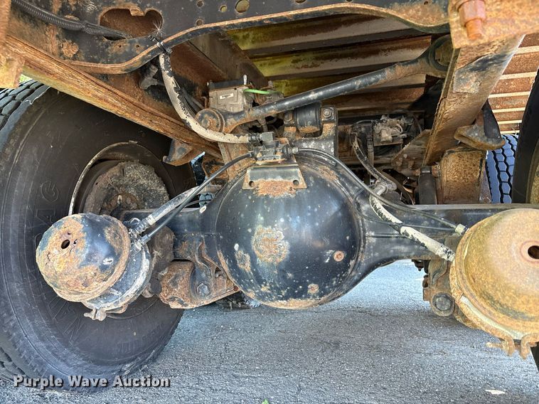 image for item EC4358 2001 International 2674 crane truck