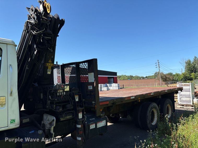 image for item EC4358 2001 International 2674 crane truck