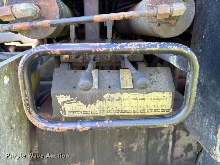 image for item EC4358 2001 International 2674 crane truck