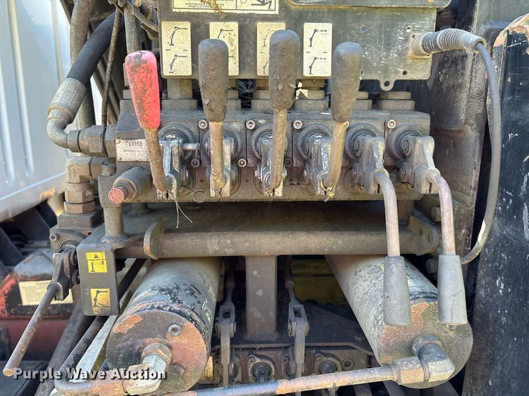 image for item EC4358 2001 International 2674 crane truck