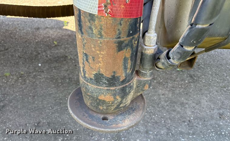 image for item EC4358 2001 International 2674 crane truck