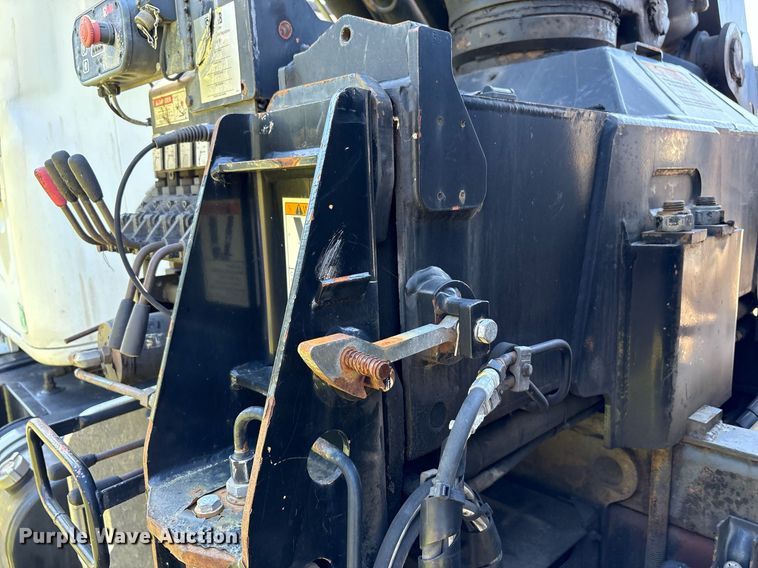 image for item EC4358 2001 International 2674 crane truck