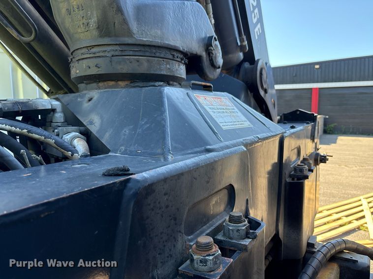 image for item EC4358 2001 International 2674 crane truck