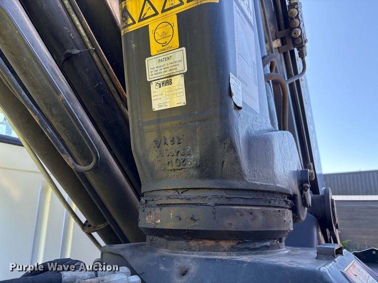 image for item EC4358 2001 International 2674 crane truck