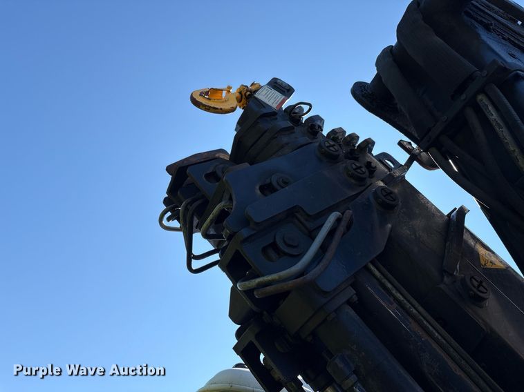 image for item EC4358 2001 International 2674 crane truck