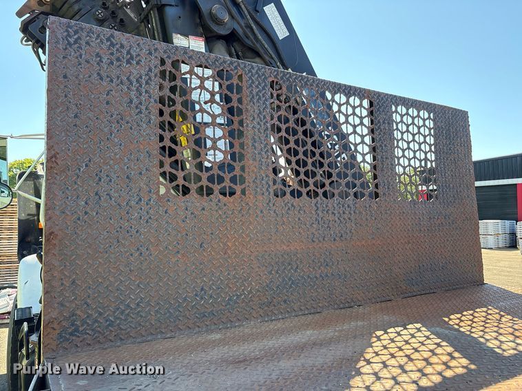 image for item EC4358 2001 International 2674 crane truck