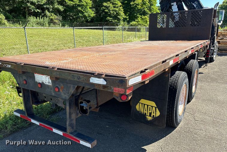 image for item EC4358 2001 International 2674 crane truck