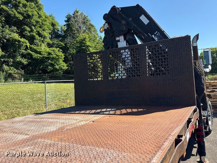 image for item EC4358 2001 International 2674 crane truck