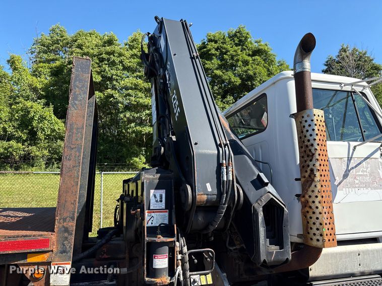image for item EC4358 2001 International 2674 crane truck