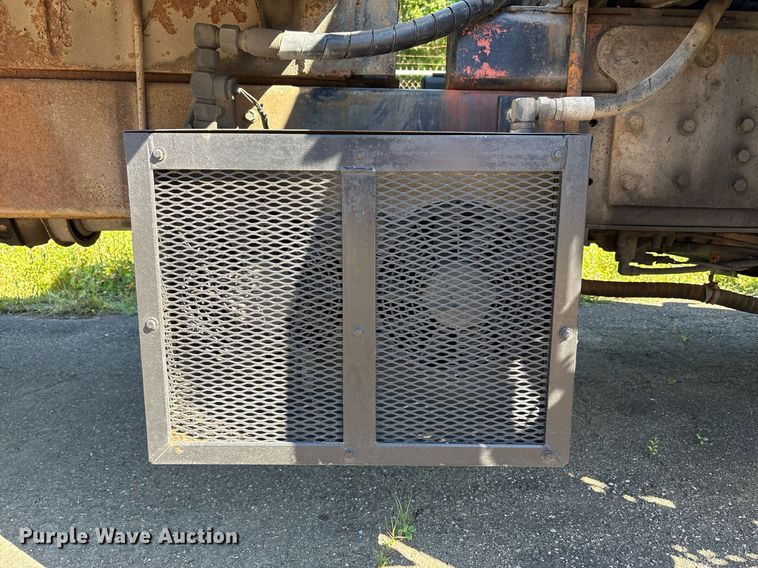 image for item EC4358 2001 International 2674 crane truck