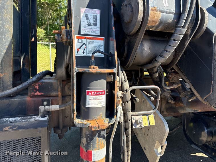 image for item EC4358 2001 International 2674 crane truck