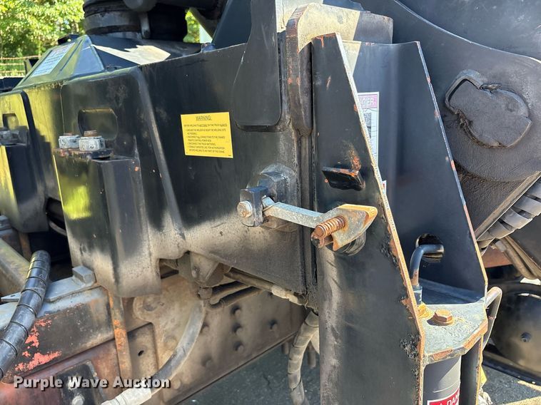 image for item EC4358 2001 International 2674 crane truck