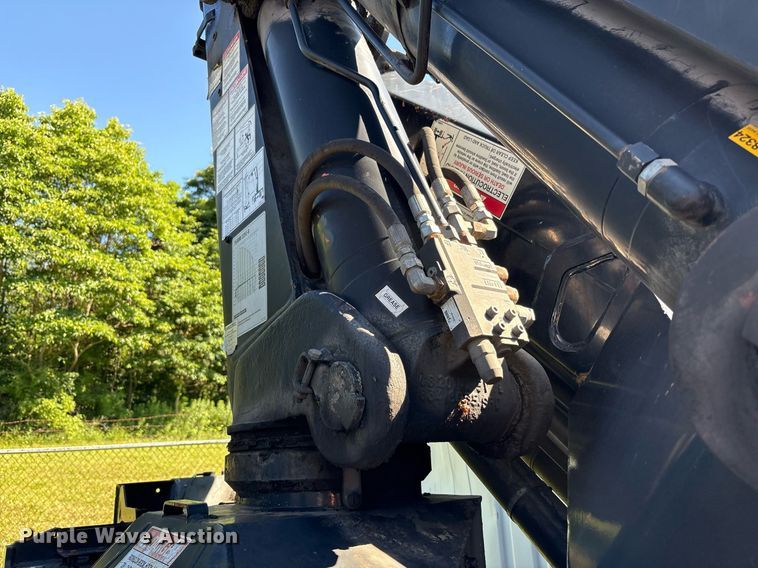 image for item EC4358 2001 International 2674 crane truck