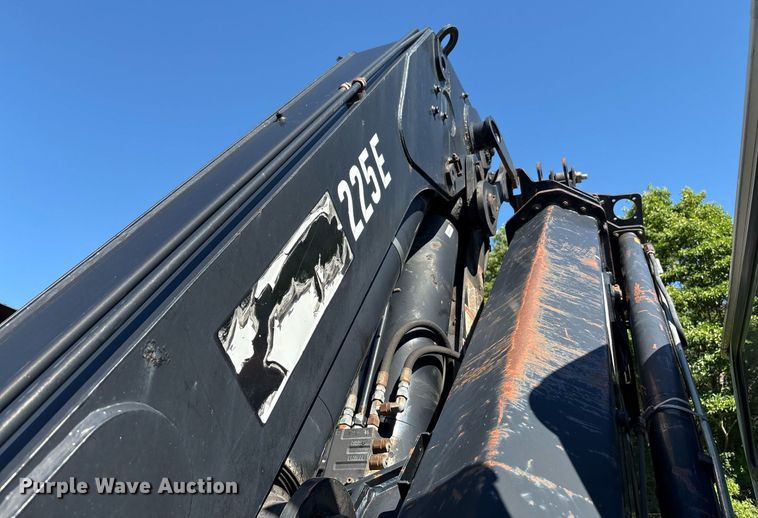 image for item EC4358 2001 International 2674 crane truck
