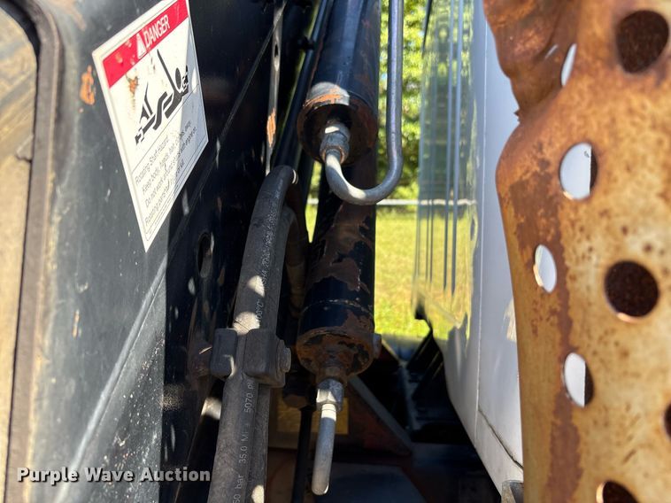 image for item EC4358 2001 International 2674 crane truck