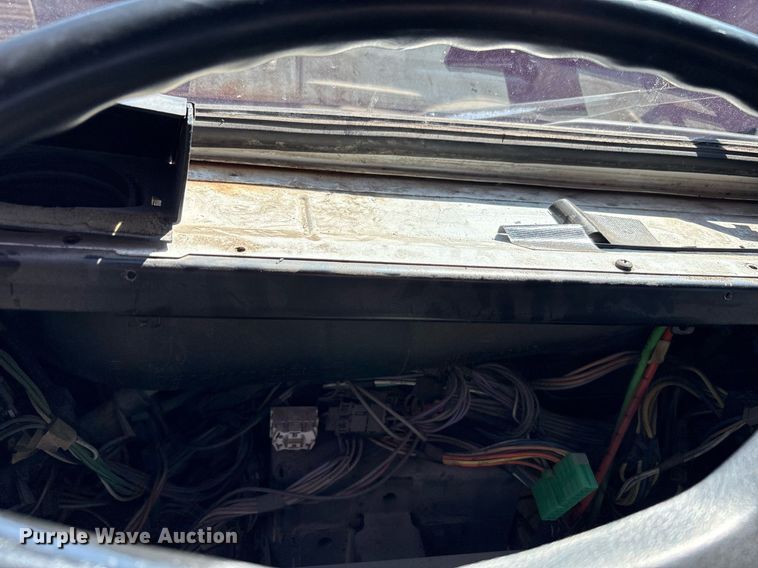 image for item EC4358 2001 International 2674 crane truck