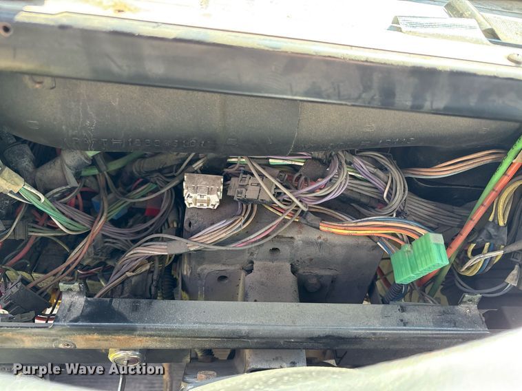 image for item EC4358 2001 International 2674 crane truck