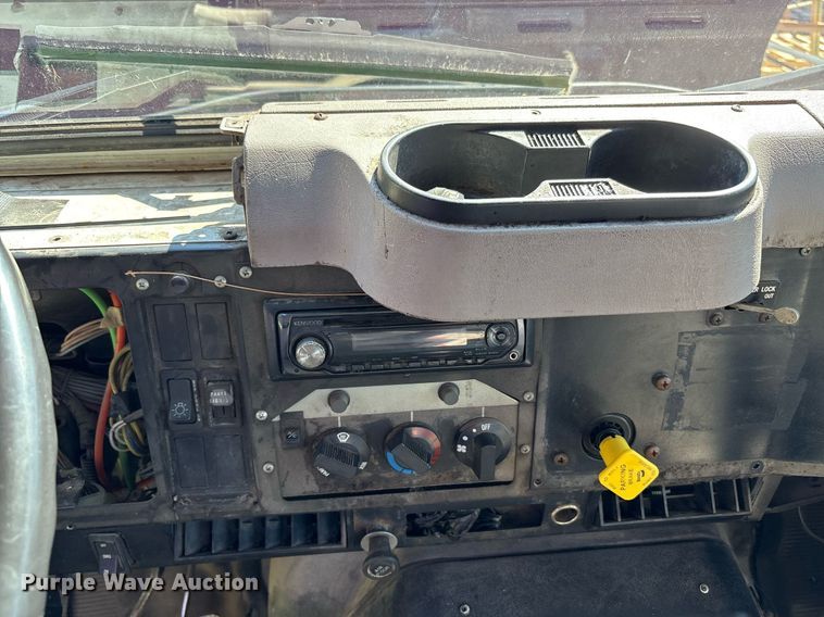 image for item EC4358 2001 International 2674 crane truck