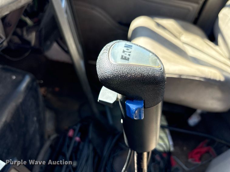 image for item EC4358 2001 International 2674 crane truck