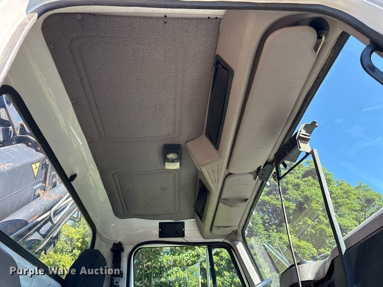 image for item EC4358 2001 International 2674 crane truck