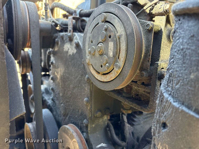 image for item EC4358 2001 International 2674 crane truck