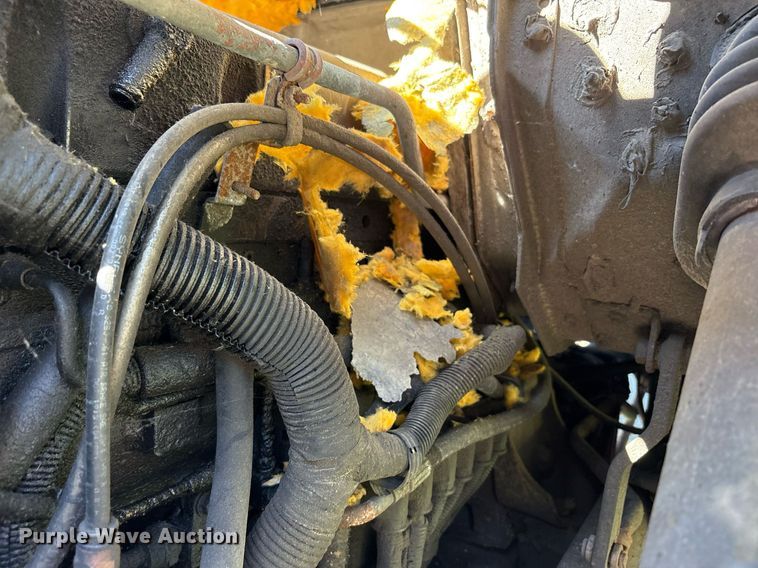 image for item EC4358 2001 International 2674 crane truck