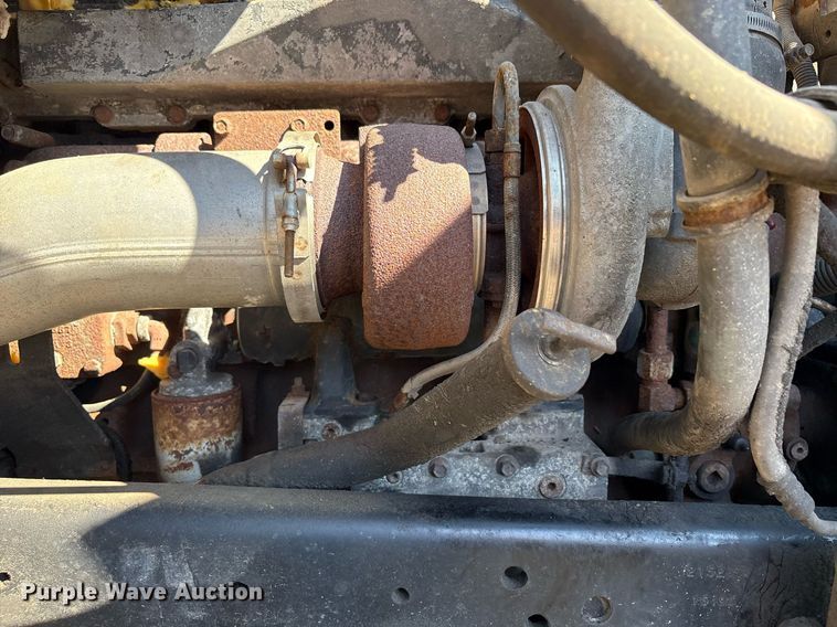 image for item EC4358 2001 International 2674 crane truck