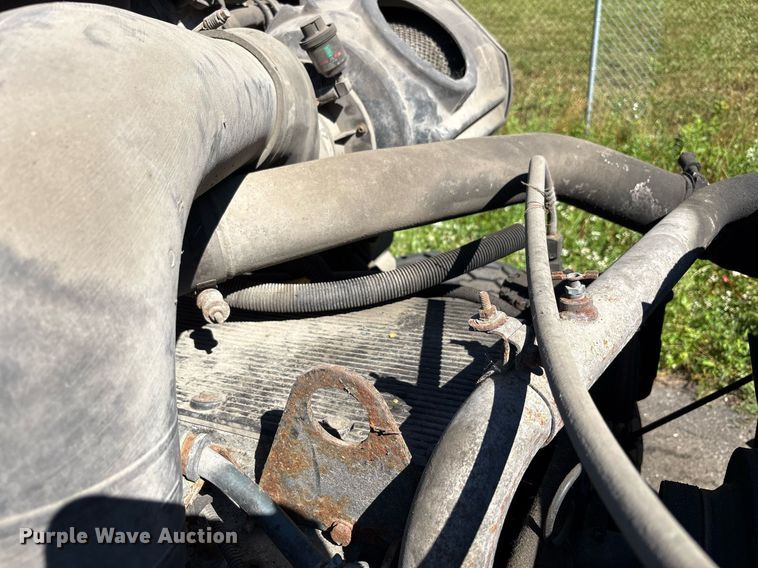 image for item EC4358 2001 International 2674 crane truck