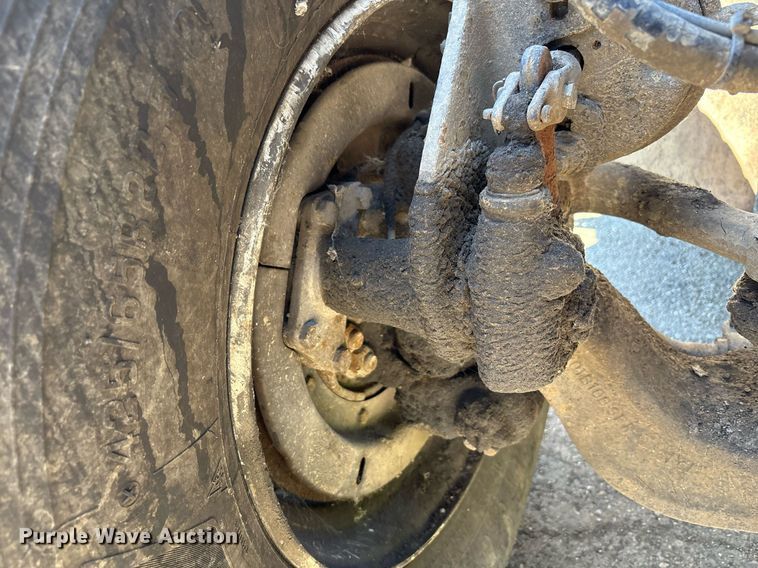 image for item EC4358 2001 International 2674 crane truck