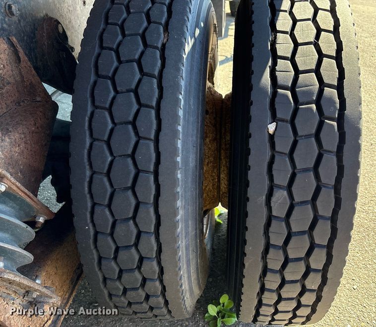 image for item EC4358 2001 International 2674 crane truck