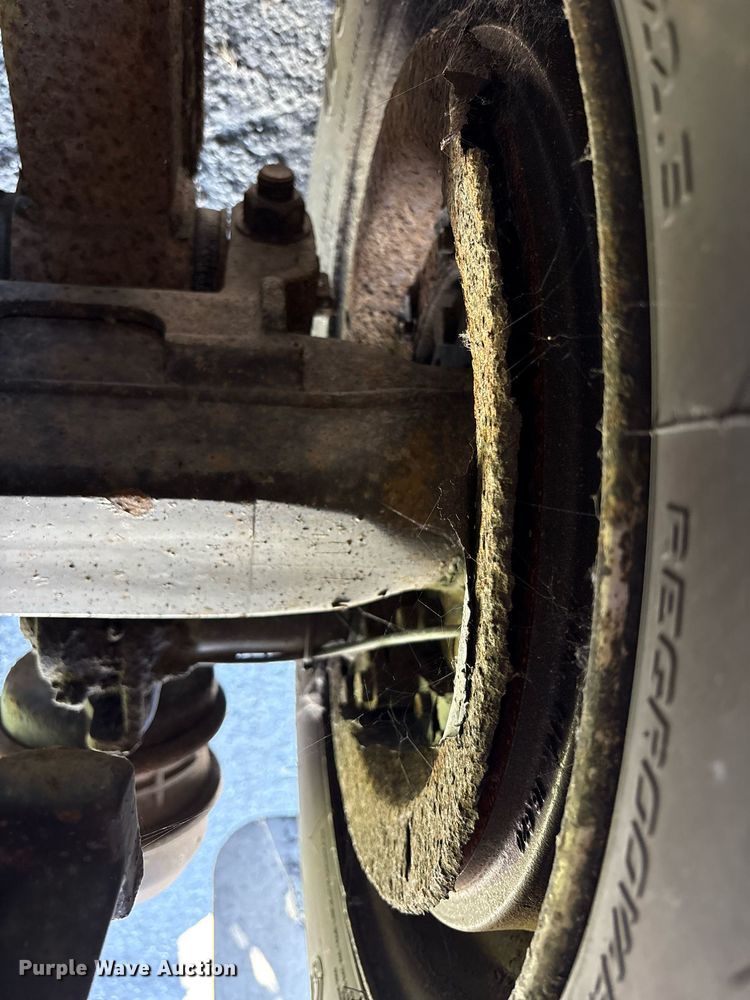 image for item EC4358 2001 International 2674 crane truck