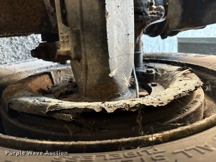 image for item EC4358 2001 International 2674 crane truck