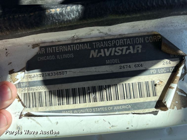 image for item EC4358 2001 International 2674 crane truck