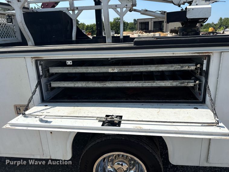 image for item EC4368 2016 Ford F450 Super Duty Crew Cab utility / service truck