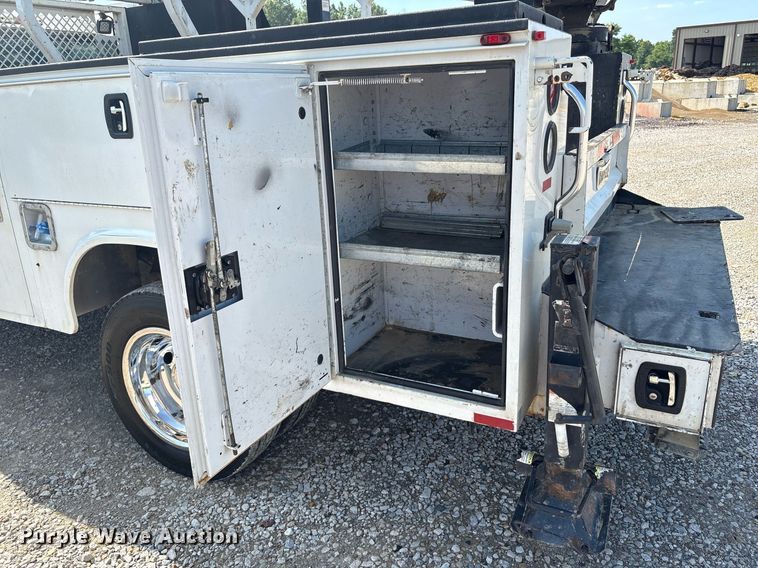 image for item EC4368 2016 Ford F450 Super Duty Crew Cab utility / service truck