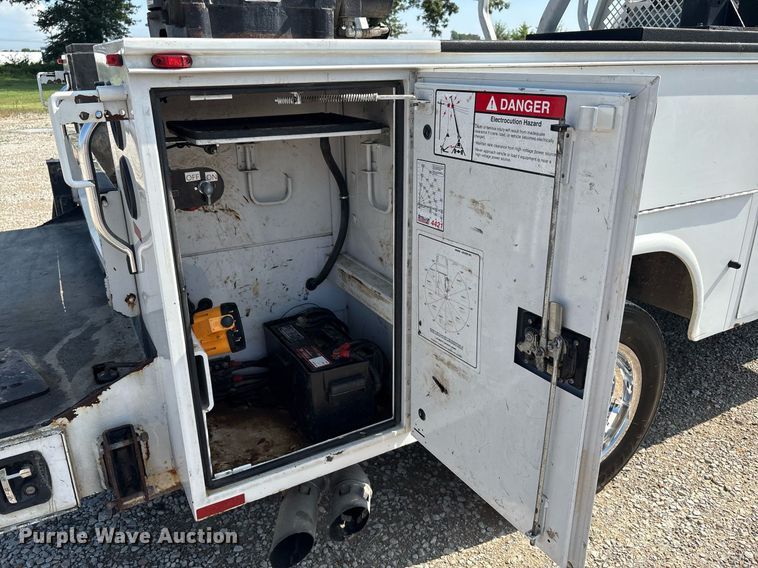 image for item EC4368 2016 Ford F450 Super Duty Crew Cab utility / service truck