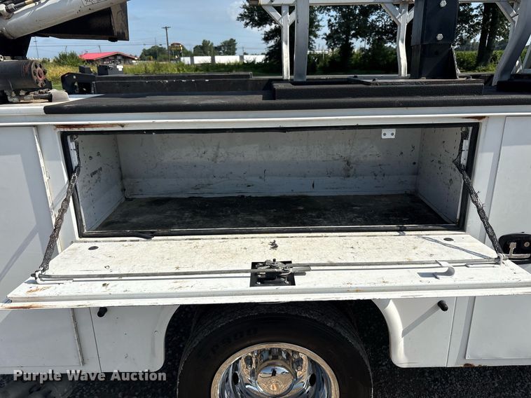 image for item EC4368 2016 Ford F450 Super Duty Crew Cab utility / service truck