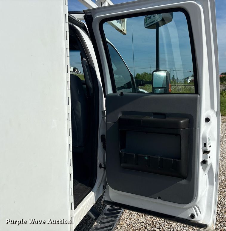 image for item EC4368 2016 Ford F450 Super Duty Crew Cab utility / service truck