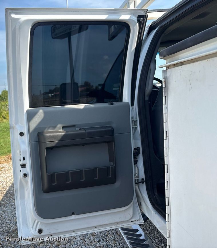 image for item EC4368 2016 Ford F450 Super Duty Crew Cab utility / service truck