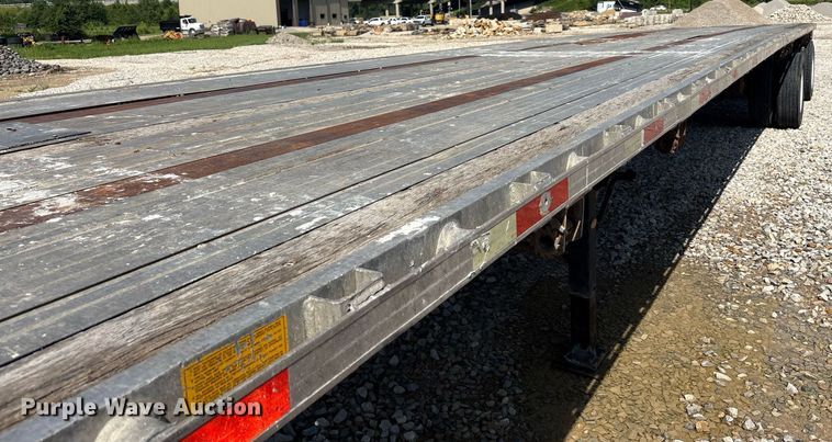 image for item EC4369 1998 Utility FS2CHA flatbed trailer