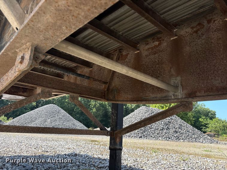 image for item EC4369 1998 Utility FS2CHA flatbed trailer