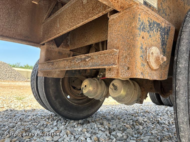 image for item EC4369 1998 Utility FS2CHA flatbed trailer