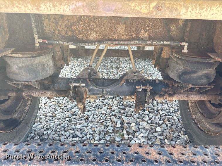 image for item EC4369 1998 Utility FS2CHA flatbed trailer