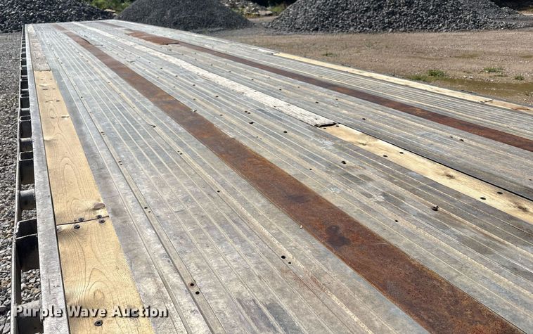 image for item EC4369 1998 Utility FS2CHA flatbed trailer