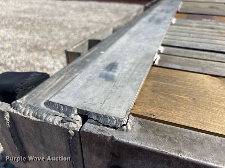 image for item EC4369 1998 Utility FS2CHA flatbed trailer