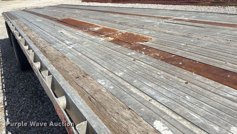 image for item EC4369 1998 Utility FS2CHA flatbed trailer
