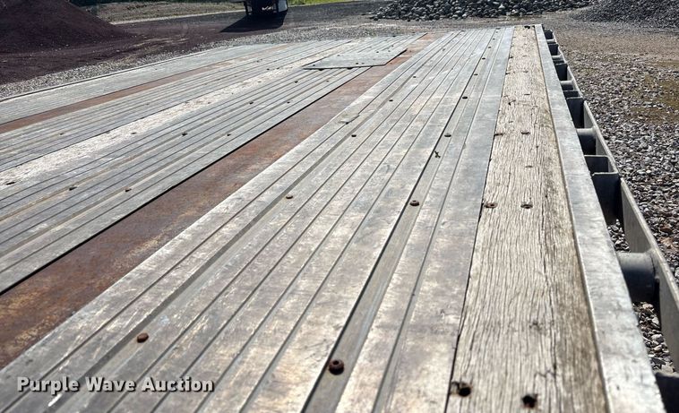 image for item EC4369 1998 Utility FS2CHA flatbed trailer