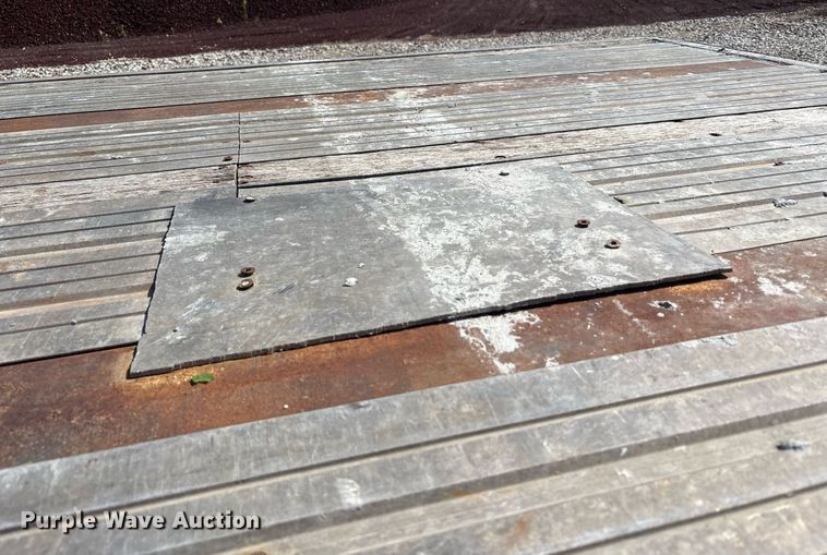 image for item EC4369 1998 Utility FS2CHA flatbed trailer