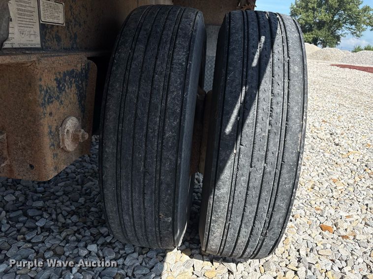 image for item EC4369 1998 Utility FS2CHA flatbed trailer